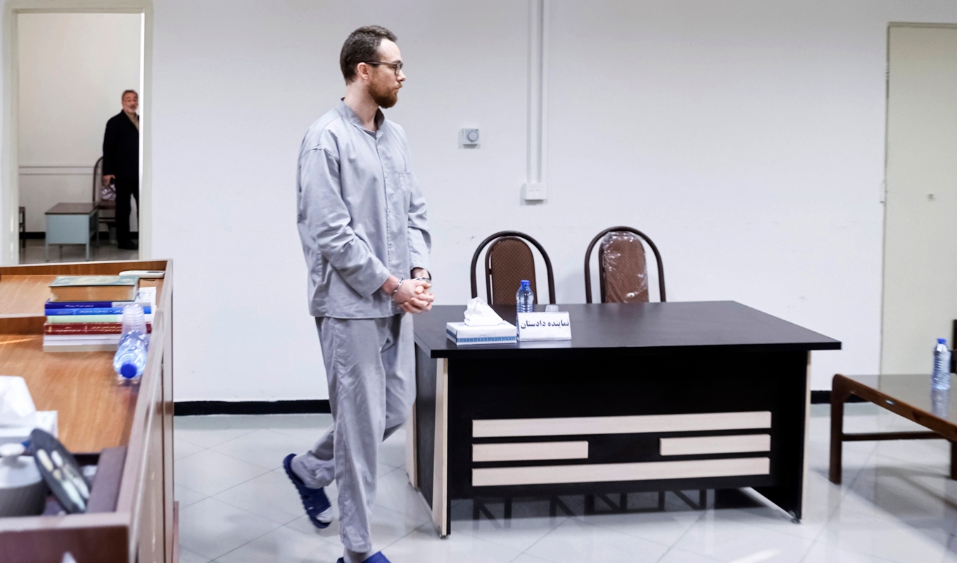 Johan Floderus vid den tidigare sessionen under rättegången i Teheran. Bild från den iranska nyhetsbyrån Mizan. Foto: Amir Abbas Ghasemi/Mizan/AFP/TT