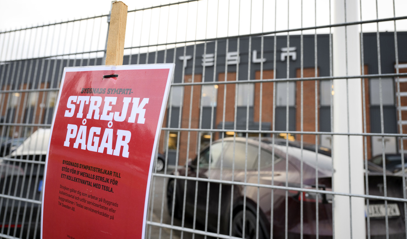 Strejkskylt utanför Teslas Servicecenter i Segeltorp. Arkivbild. Foto: Jessica Gow/TT