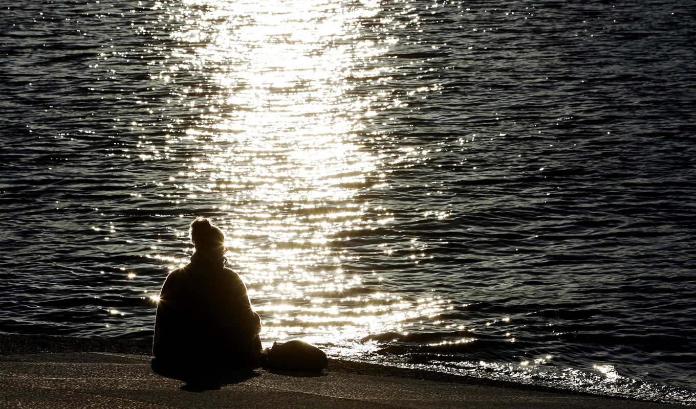I en undersökning från Folkhälsomyndigheten uppgav nästan var fjärde i befolkningen från 16 år och uppåt att de besväras av ensamhet och isolering. Arkivbild. Foto: Håkon Mosvold Larsen