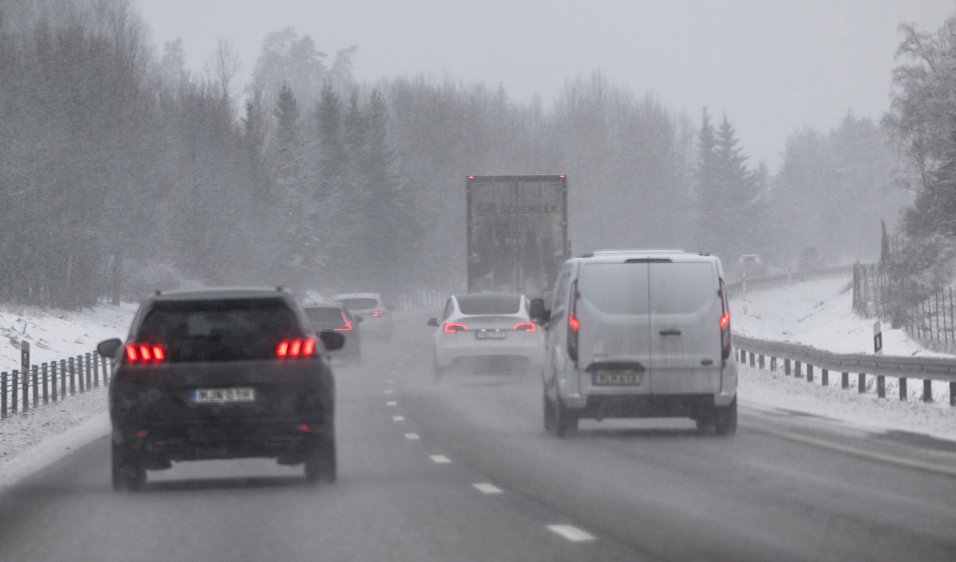 Trafikverket varnar för halka i framför allt mellersta och södra Sverige. Foto: Henrik Montgomery/TT
