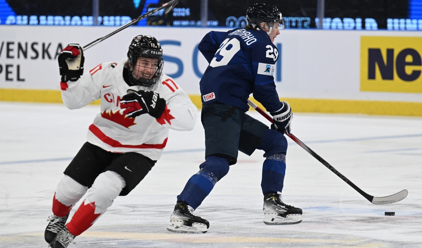17-årige Macklin Celebrini gjorde Kanadas 3-1-mål. Foto: Björn Larsson Rosvall/TT