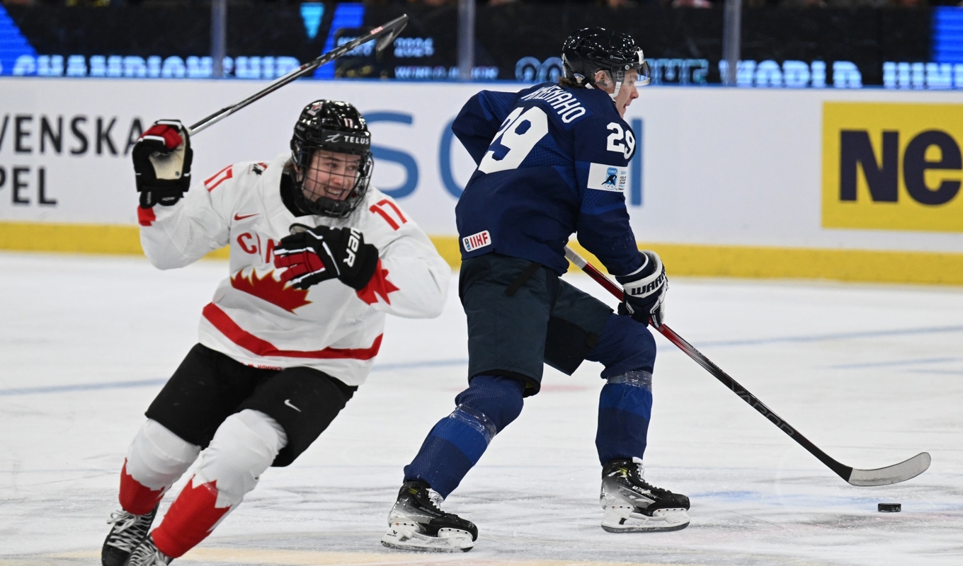 17-årige Macklin Celebrini gjorde Kanadas 3-1-mål. Foto: Björn Larsson Rosvall/TT