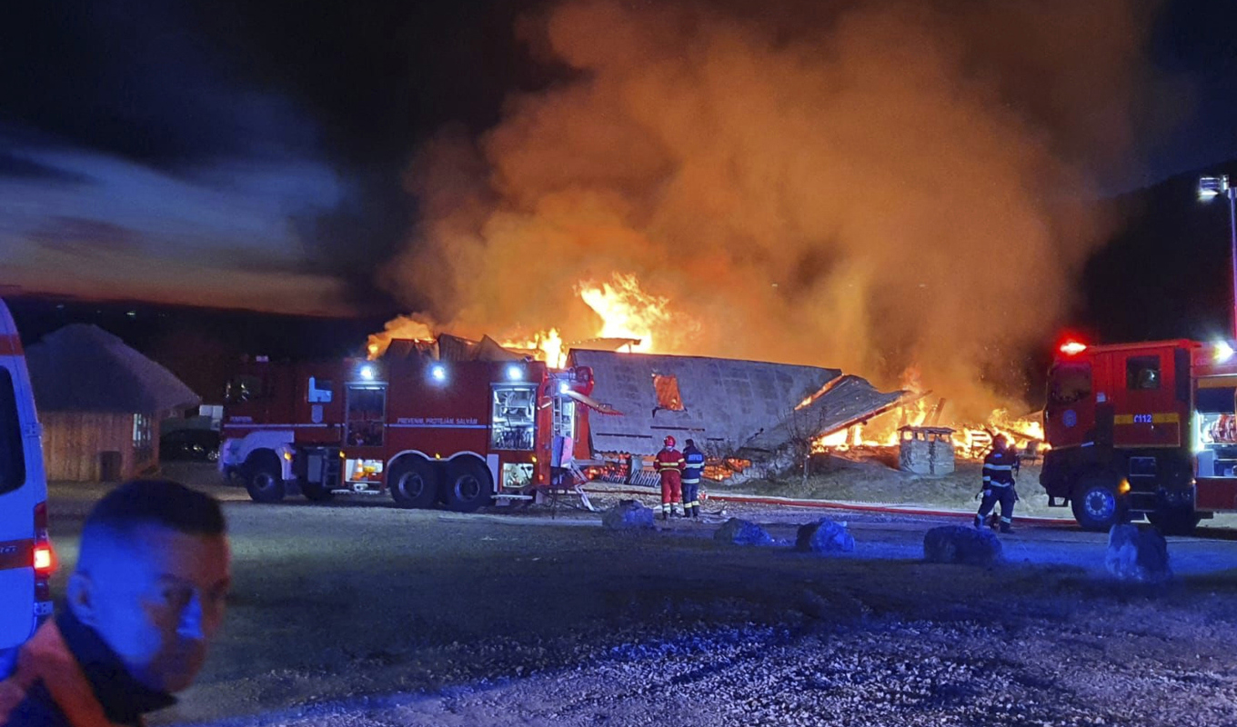 Flera människor omkom på tisdagen i en brand på ett pensionat i Rumänien. Foto: Rumänska räddningstjänsten AP/TT