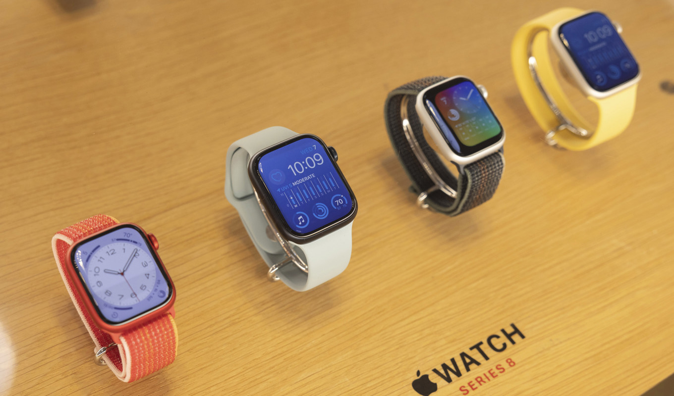 Apples värstingklockor får inte längre säljas i USA. Arkivbild med förra årets Series 8. Foto: Yuki Iwamura/AP/TT