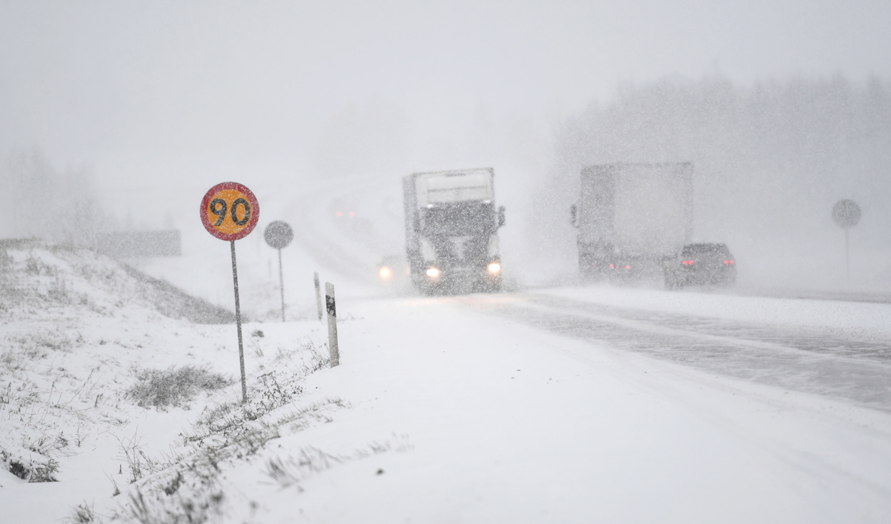 Det snöar kraftigt i delar av västra Sverige. Arkivbild. Foto: Fredrik Sandberg/TT