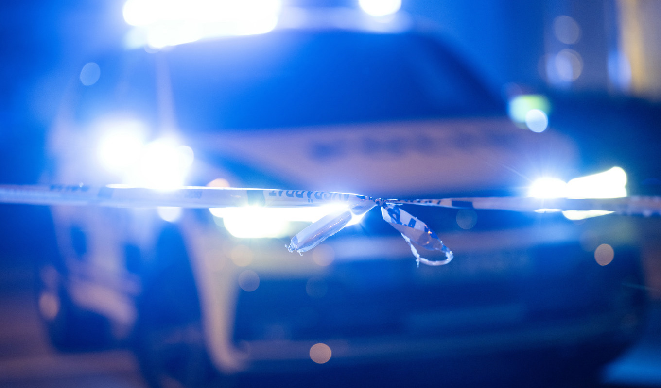 En polis fick ta emot sparkar och slag under nyårsnatten. Arkivbild. Foto: Johan Nilsson/TT