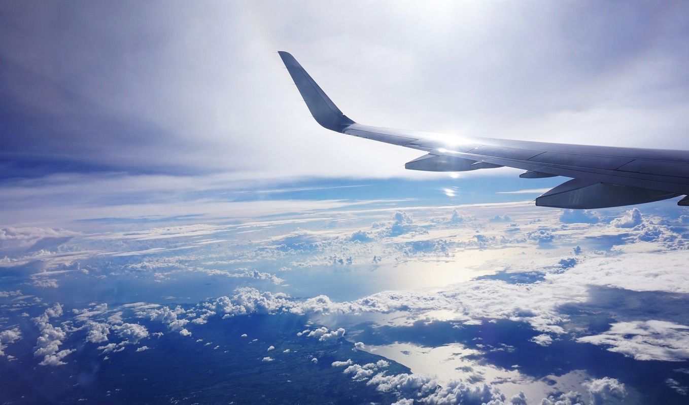 Inrikesresandet minskade med utrikesflyg ökade under andra kvartalet. Foto: April Kim