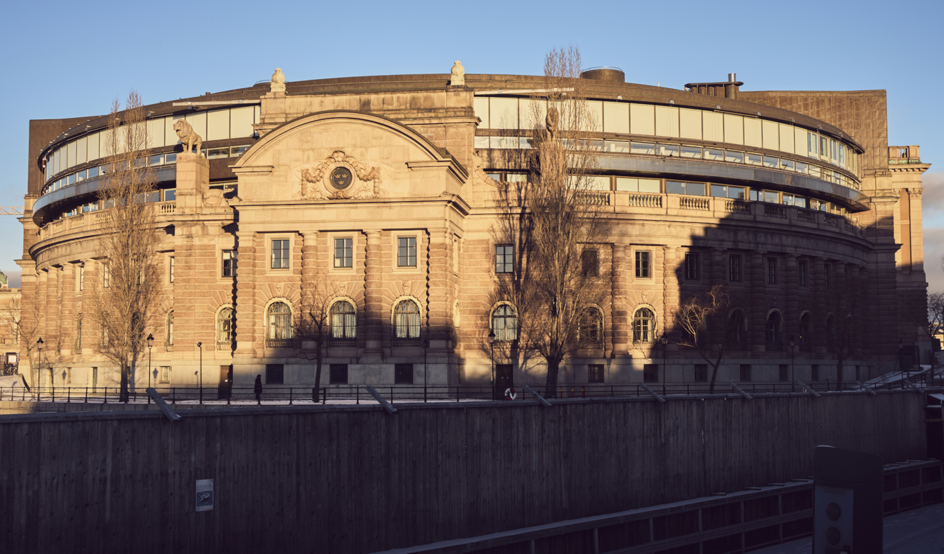 Debattören menar att politiskt intresserade och engagerade måste gå från passiva till aktiva politiska medlemmar med en agenda för att få en större chans att påverka besluten i riksdagen. Foto: Johan Landquist