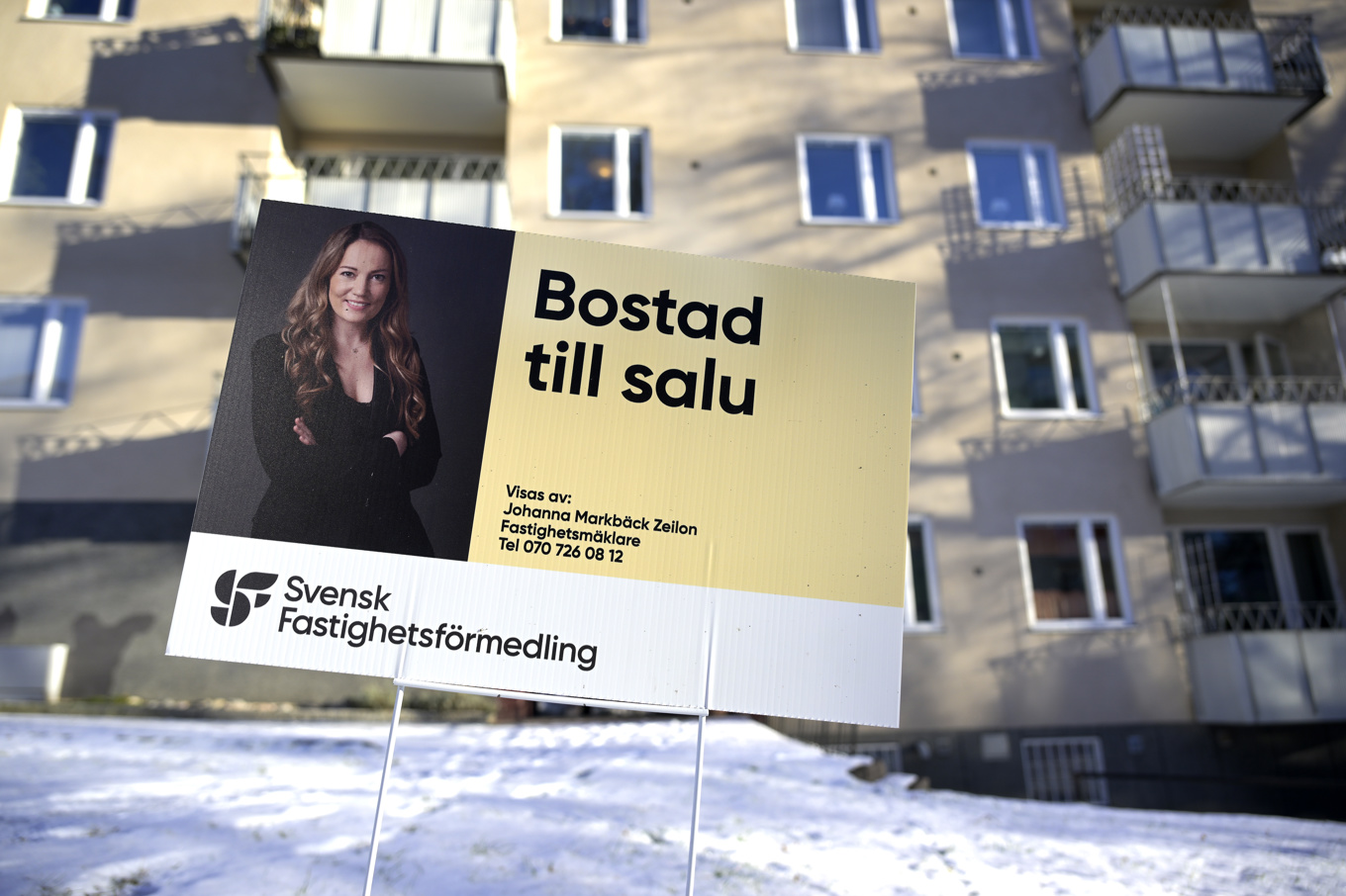 "Bostad till salu"-skylt var inte en lika vanlig syn under 2023 som året före. Arkivbild. Foto: Janerik Henriksson/TT