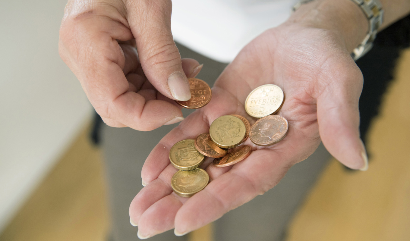 Många får vända på slantarna för att klara ekonomin under årets fattigaste veckor. Foto: Henrik Montgomery/TT