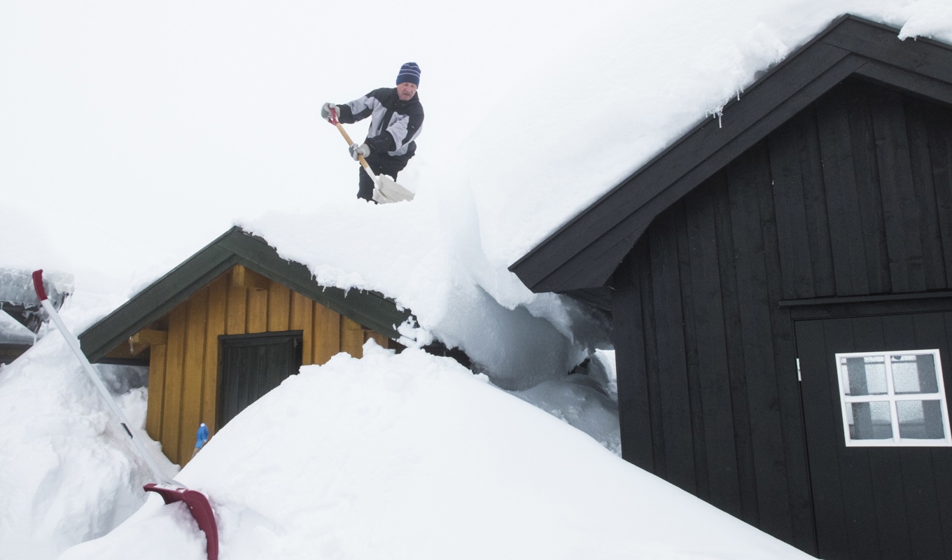 Fler hör av sig till försäkringsbolagen om skador orsakade av snö och kyla. Arkivbild. Foto: Berit Roald/NTB/TT