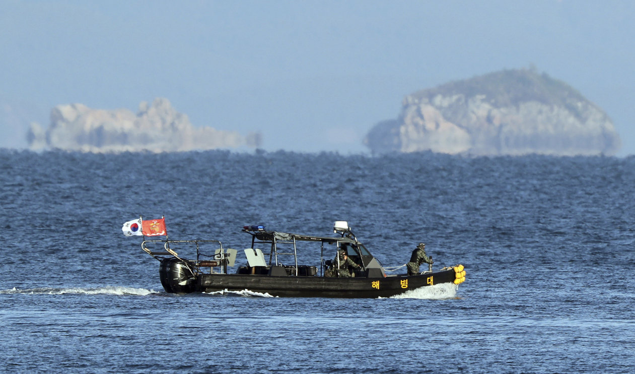 En sydkoreansk militärbåt nära gränsön Yeonpyeong. Arkivbild. Foto: Baek Seung-Ryul/AP/TT