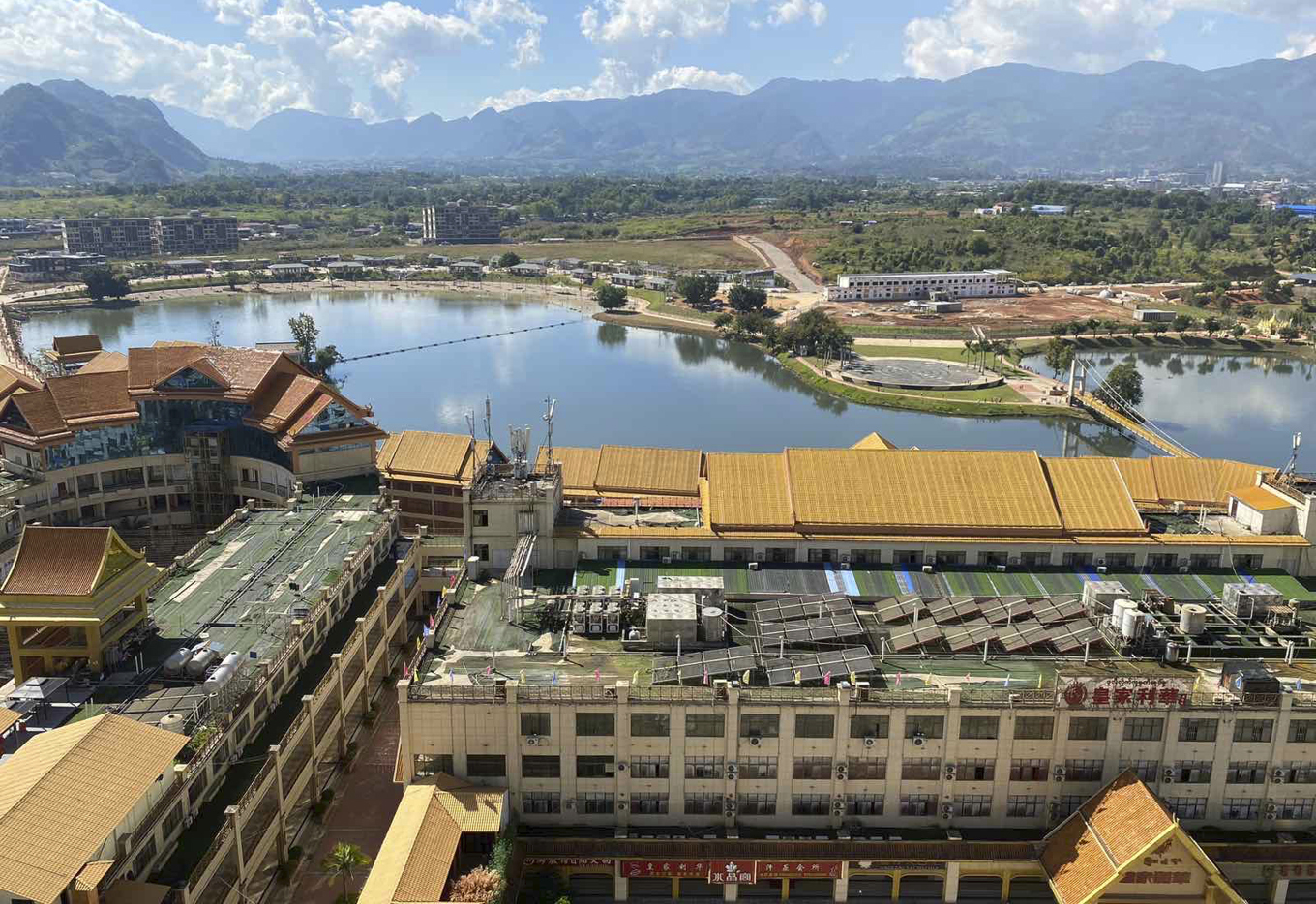 Rebellgrupper i Mynamar hävdar att de har intagit den viktiga gränsstaden Laukkai. Foto: Kyaw Ko Lin via AP/TT