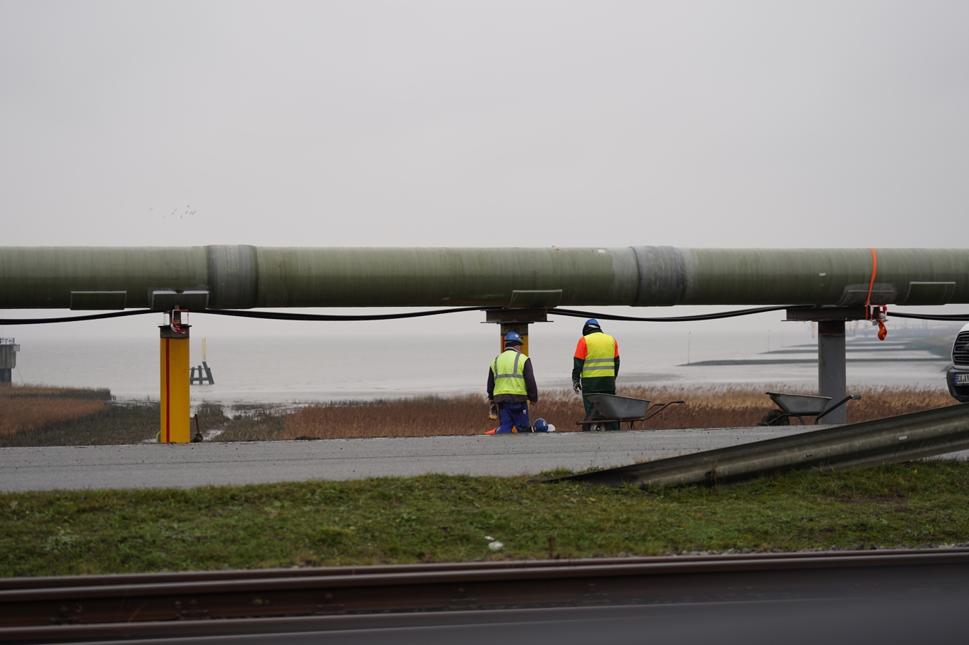 En LNG-gasledning som dras från hamnen i tyska Brunsbüttel, nordväst om Hamburg, har utsatts för skadegörelse. Arkivbild. Foto: Marcus Brandt/AP/TT