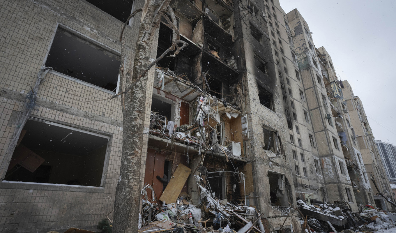 Bild från en omfattande rysk attack tidigare i januari mot den ukrainska huvudstaden Kiev. Arkivbild. Foto: Efrem Lukatsky/AP/TT