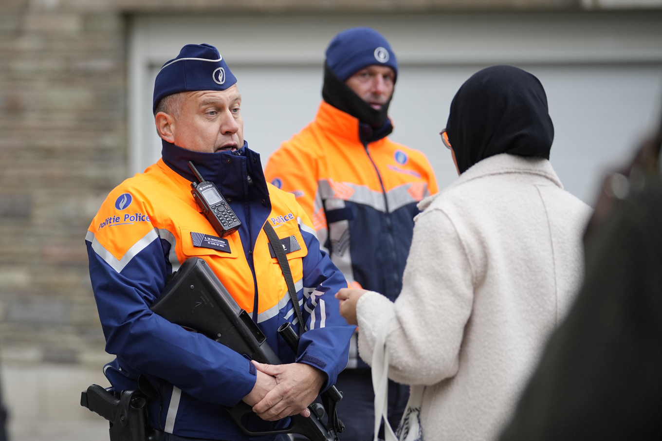 Belgisk polis på vakt efter dödandet av två svenska fotbollssupportrar i Bryssel i höstas. Arkivfoto. Foto: Martin Meissner/AP/TT