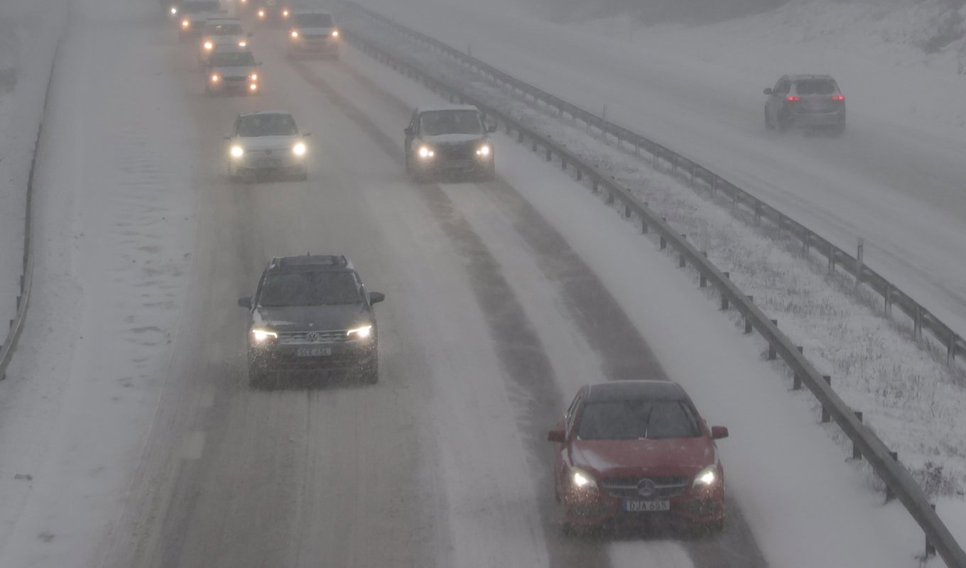 Snövädret kan medföra trafikstörningar, enligt SMHI. Foto: Adam Ihse/TT