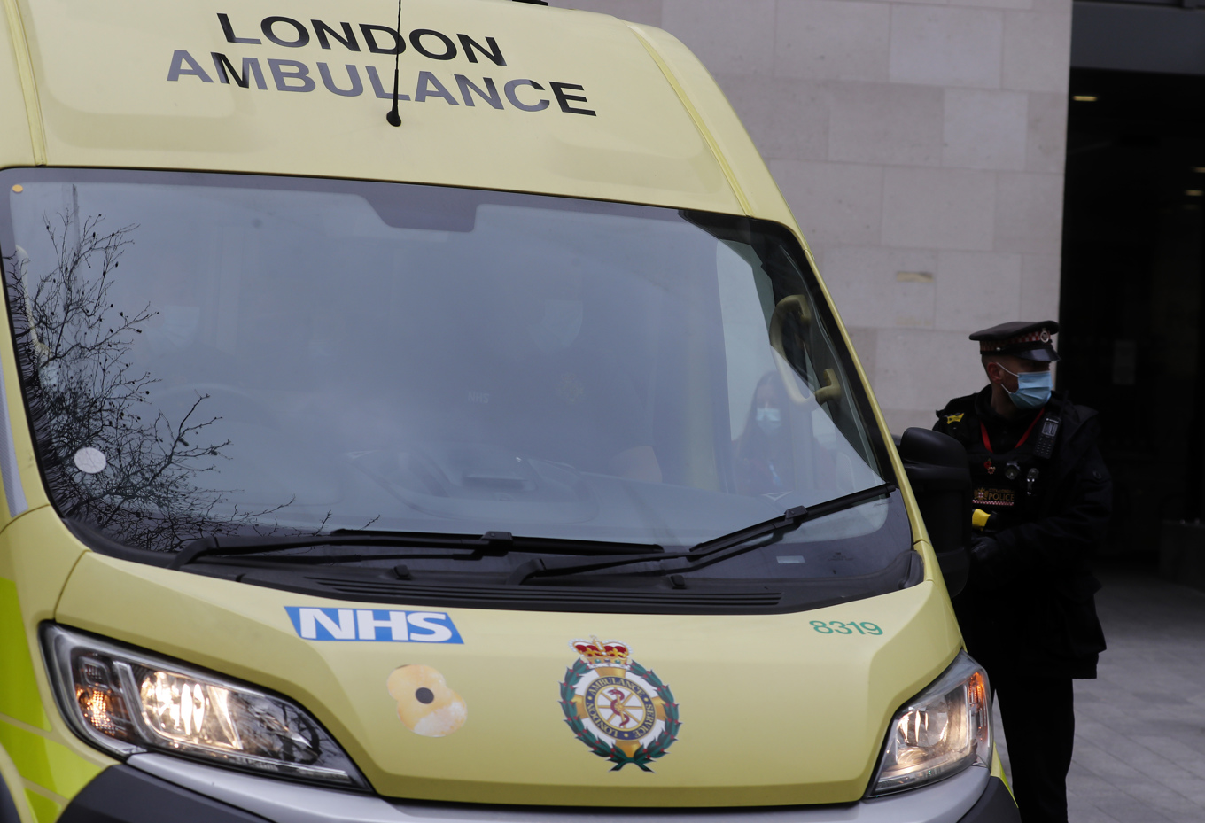 En nyfödd bebis har hittats i en väska i ett gathörn i London. Arkivbild. Foto: Frank Augstein/AP/TT
