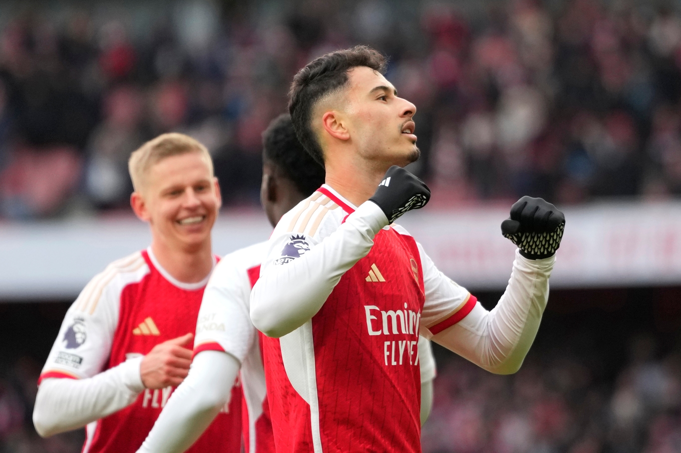 Gabriel Martinelli firar ett av sina två mål i 5–0-segern mot Crystal Palace. Foto: Kirsty Wigglesworth/AP/TT