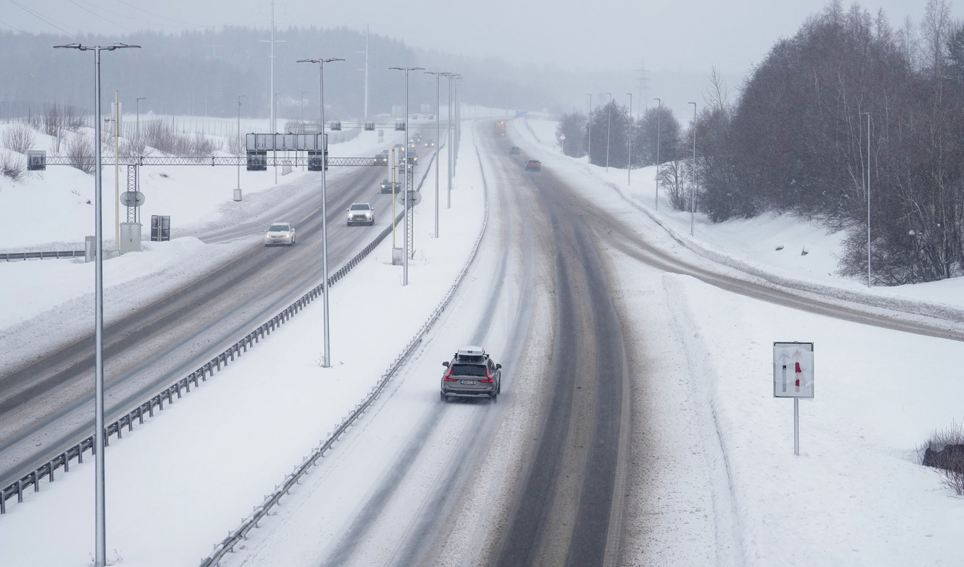 En varning om hala vägar har utlysts. Foto: Javad Parsa/NTB/TT