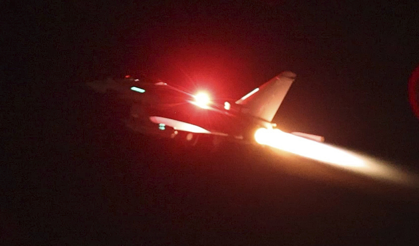 Bland annat Tomahawkrobotar användes i attackerna. Bild från ett anfall den 11 januari. Foto: Sgt Lee Goddard, Storbritanniens försvarsdepartement via AP/TT