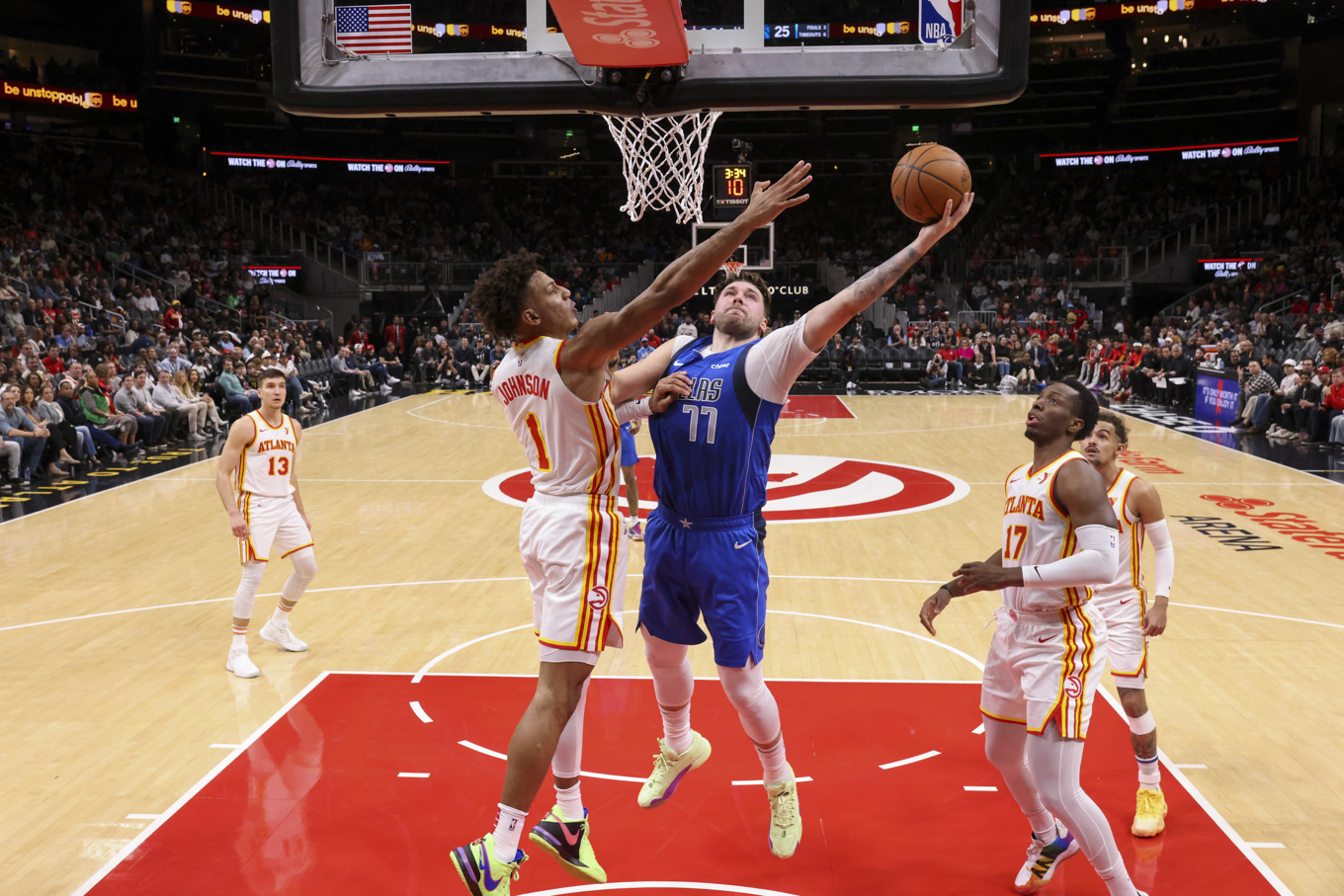 Luka Doncic under matchen mot Atlanta Hawks där han gjorde 73 poäng. Foto: Jason Getz / AP/ TT
