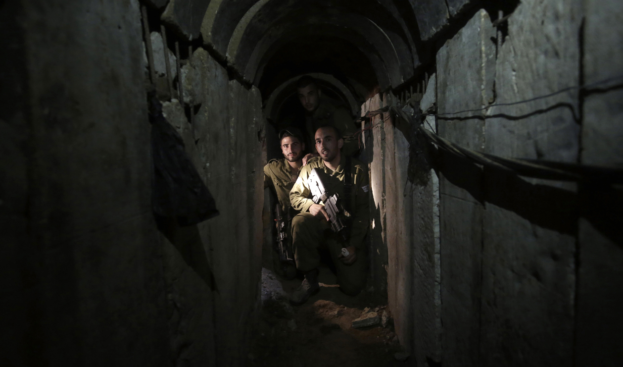 I tunnlar som sträcker sig tiotals mil under Gazaremsan kan milismän från Hamas gömma sig och dyka upp ur hål lite var som helst. Arkivbild. Foto: Tsafrir Abayov/AP/TT
