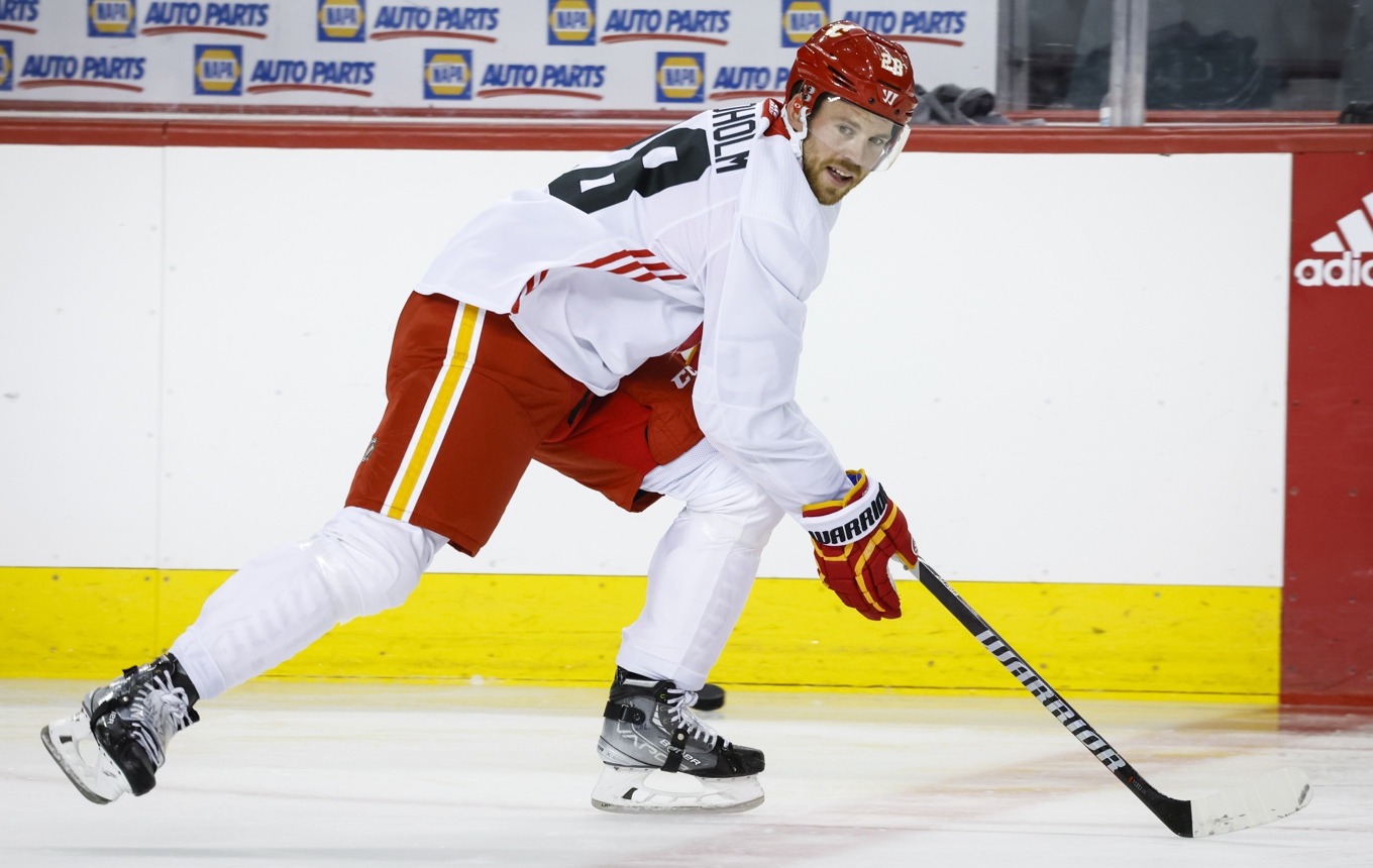 Calgary byter bort den svenske forwarden Elias Lindholm. Hans nya klubbadress blir Vancouver. Arkivbild. Foto: Jeff McIntosh/AP/TT