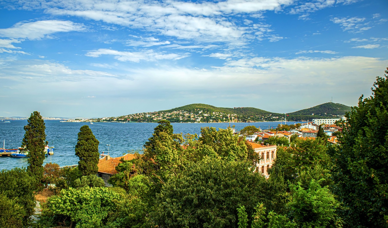Orhan Pamuk har länge levt på Heybeliada, en av Prinsöarna i Marmarasjön. Foto: Shutterstock