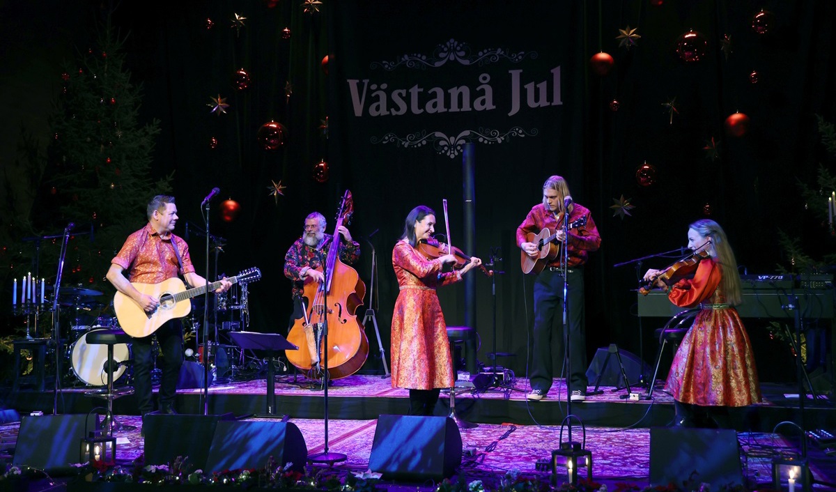För fjärde gången framfördes den värmländska konserten, Västanå jul, i Sunne. Skickliga musiker framförde ett omväxlande program. Foto: Västanå teater
