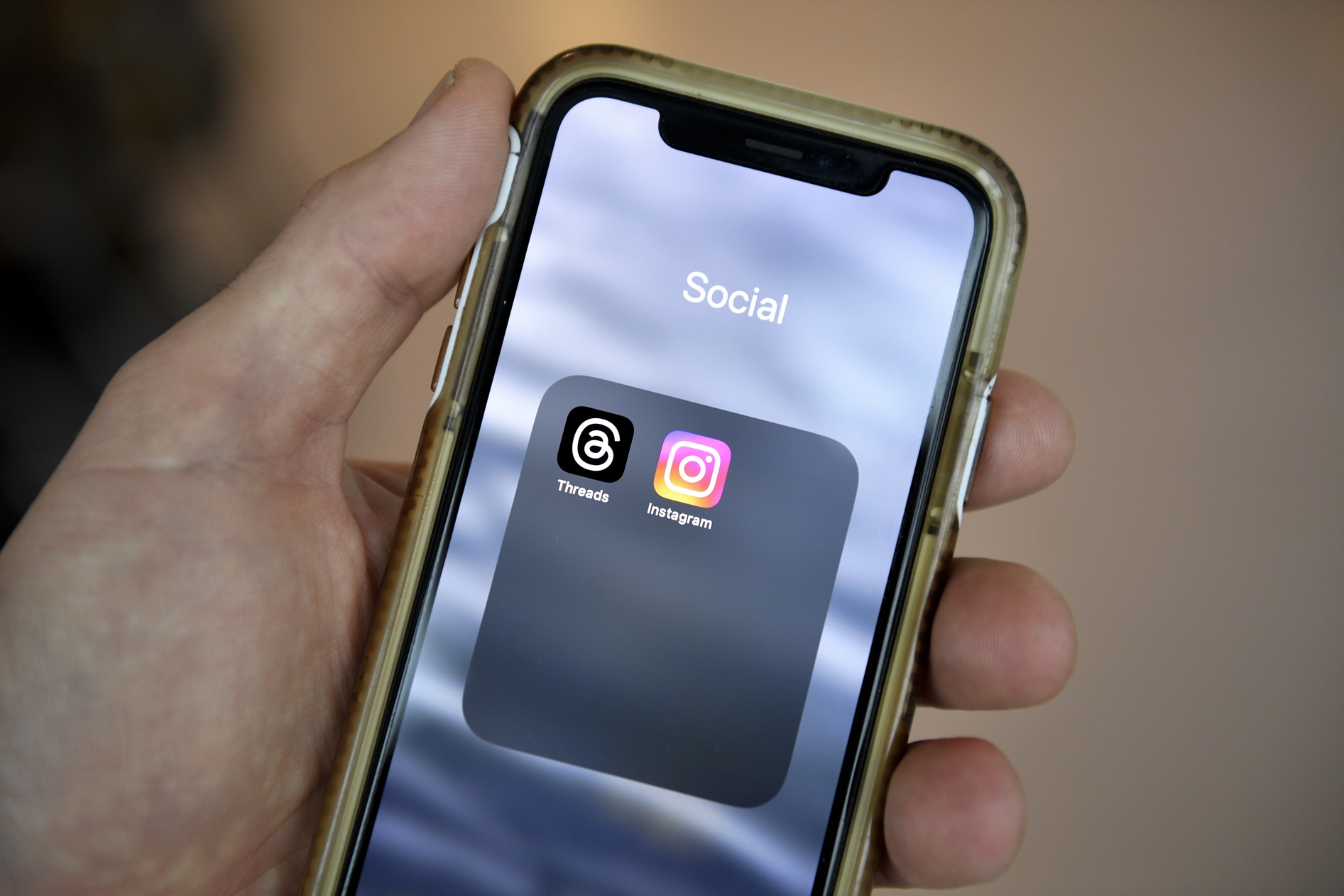 Det ska bli svårare för okända att kontakta minderåriga på bland annat Instagram. Arkivbild. Foto: Mikaela Landestrom/TT
