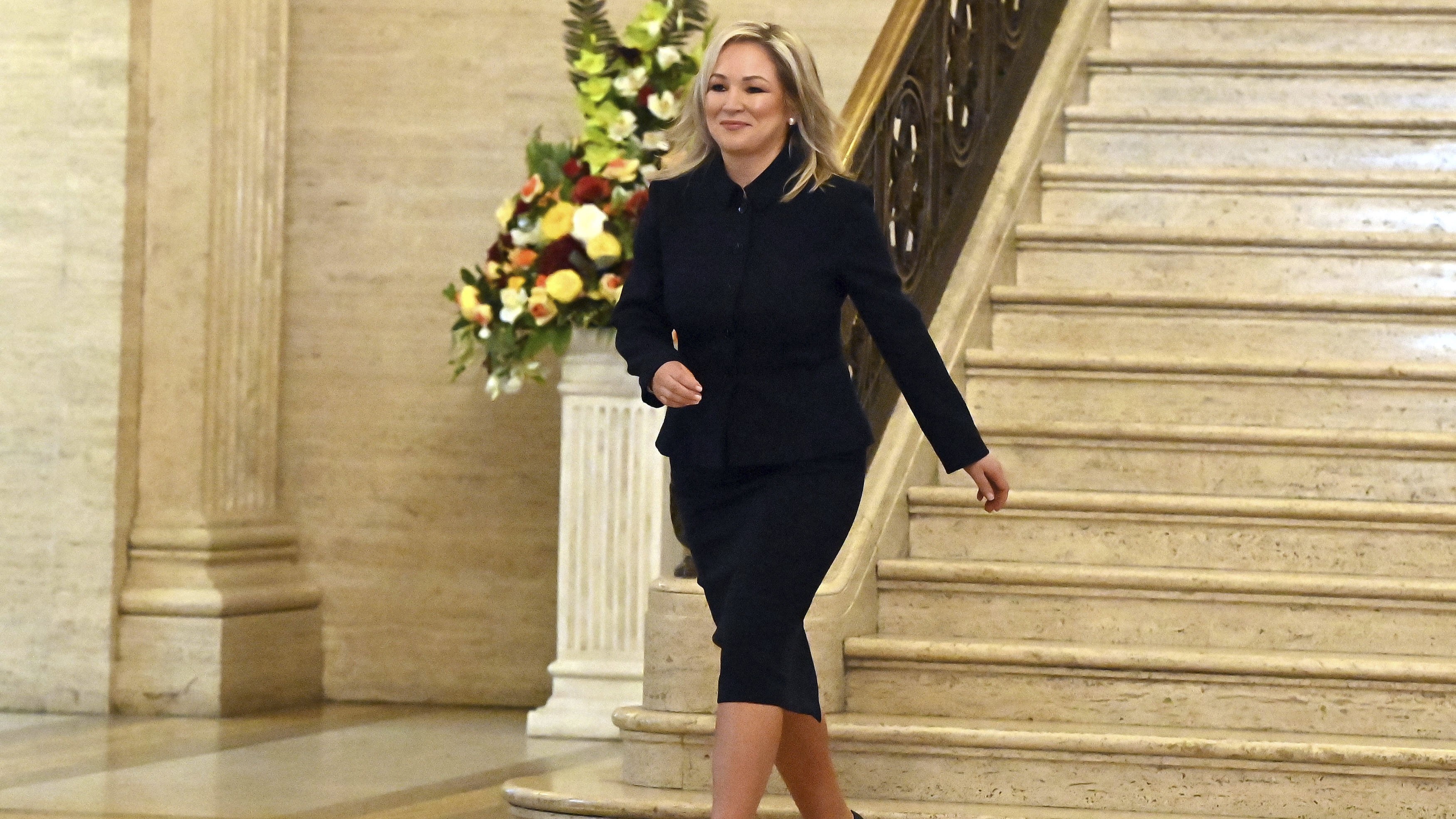 Nordirlands nya ledare, Sinn Féins biträdande partiledare Michelle O'Neill, inne i parlamentet. Foto: Oliver McVeigh/AP/TT