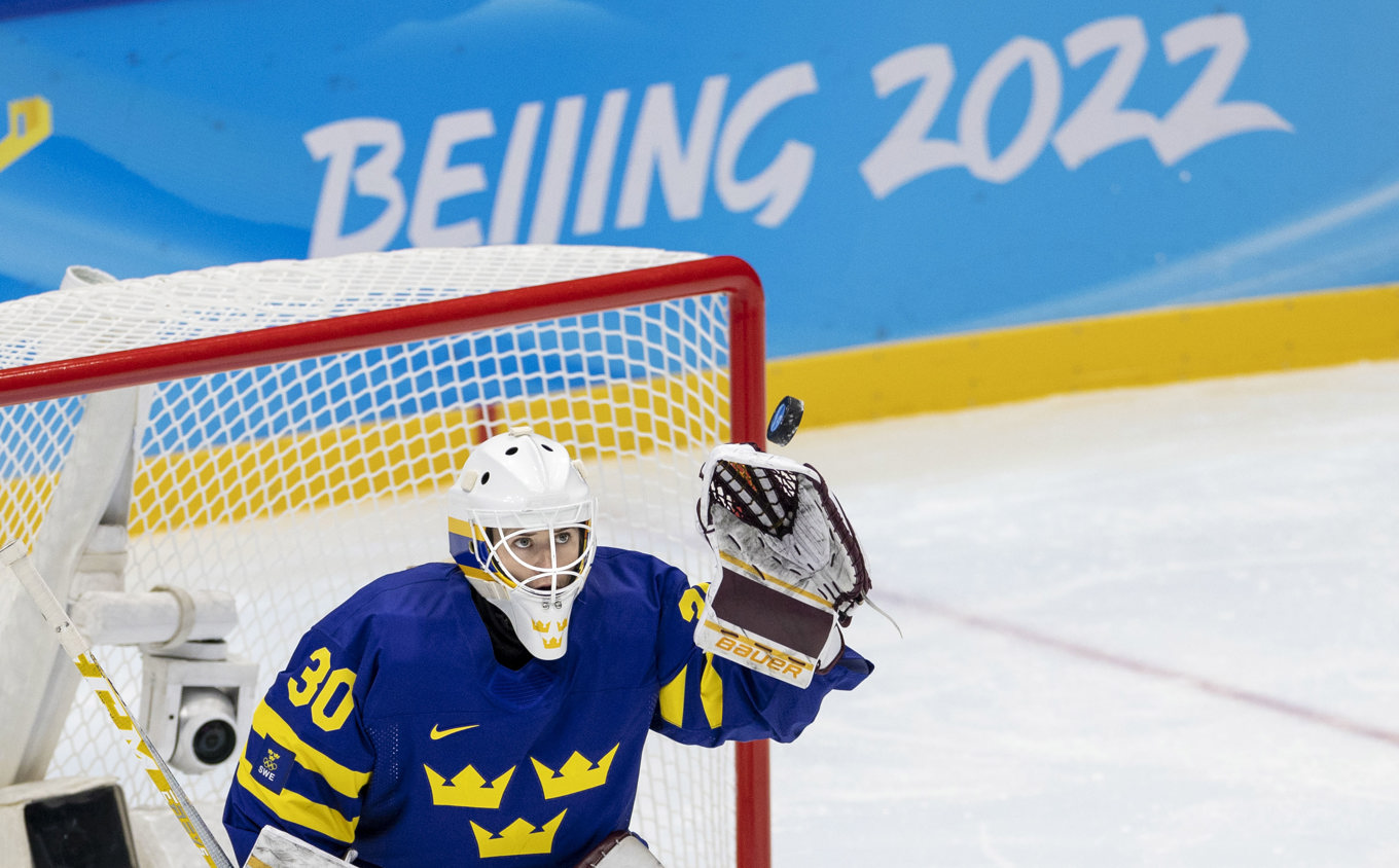 Emma Söderberg, här under OS 2022, stod för flera svettiga räddningar i onsdagens Euro Hockey Tour-landskamp mot Finland. Arkivbild. Foto: Andreas Hillergren/TT