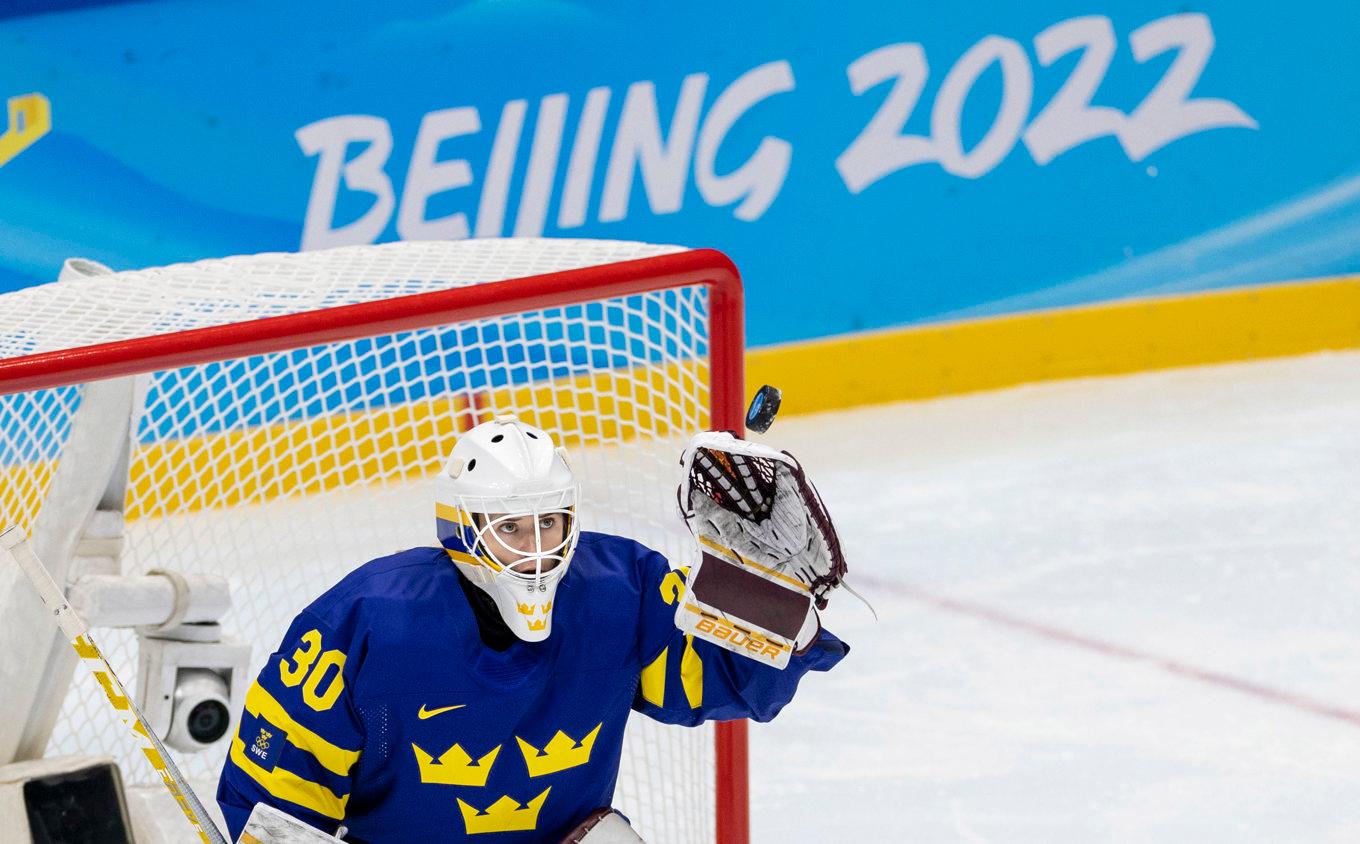 Emma Söderberg, här under OS 2022, stod för flera svettiga räddningar i onsdagens Euro Hockey Tour-landskamp mot Finland. Arkivbild. Foto: Andreas Hillergren/TT