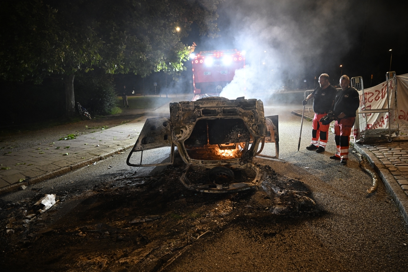 Ett stort antal bilar sattes i brand på Ramels väg på Rosengård i Malmö natten till 4 september 2023. Arkivbild. Foto: Johan Nilsson/TT