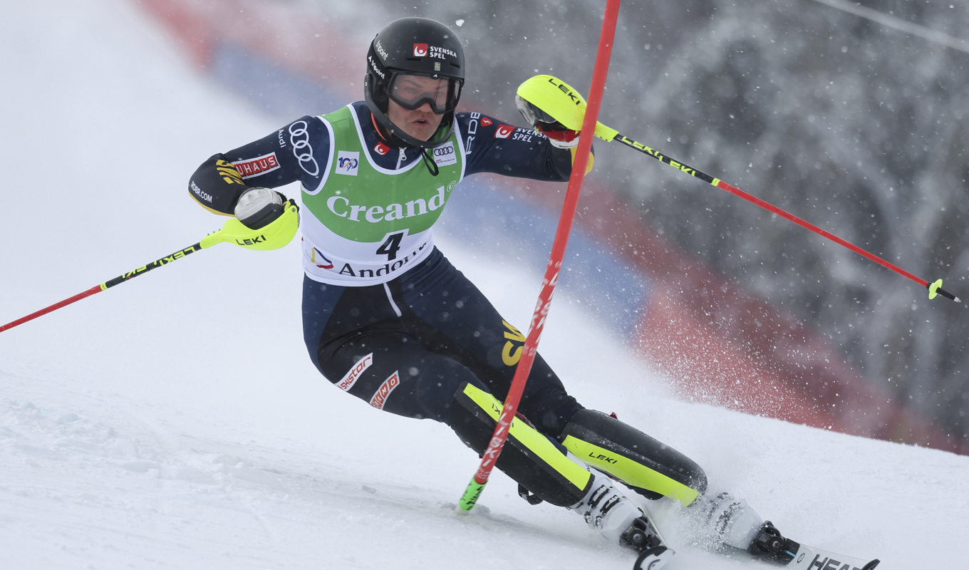 Anna Swenn-Larsson leder slalomen i Soldeu efter första åket. Foto: Marco Trovati/AP/TT