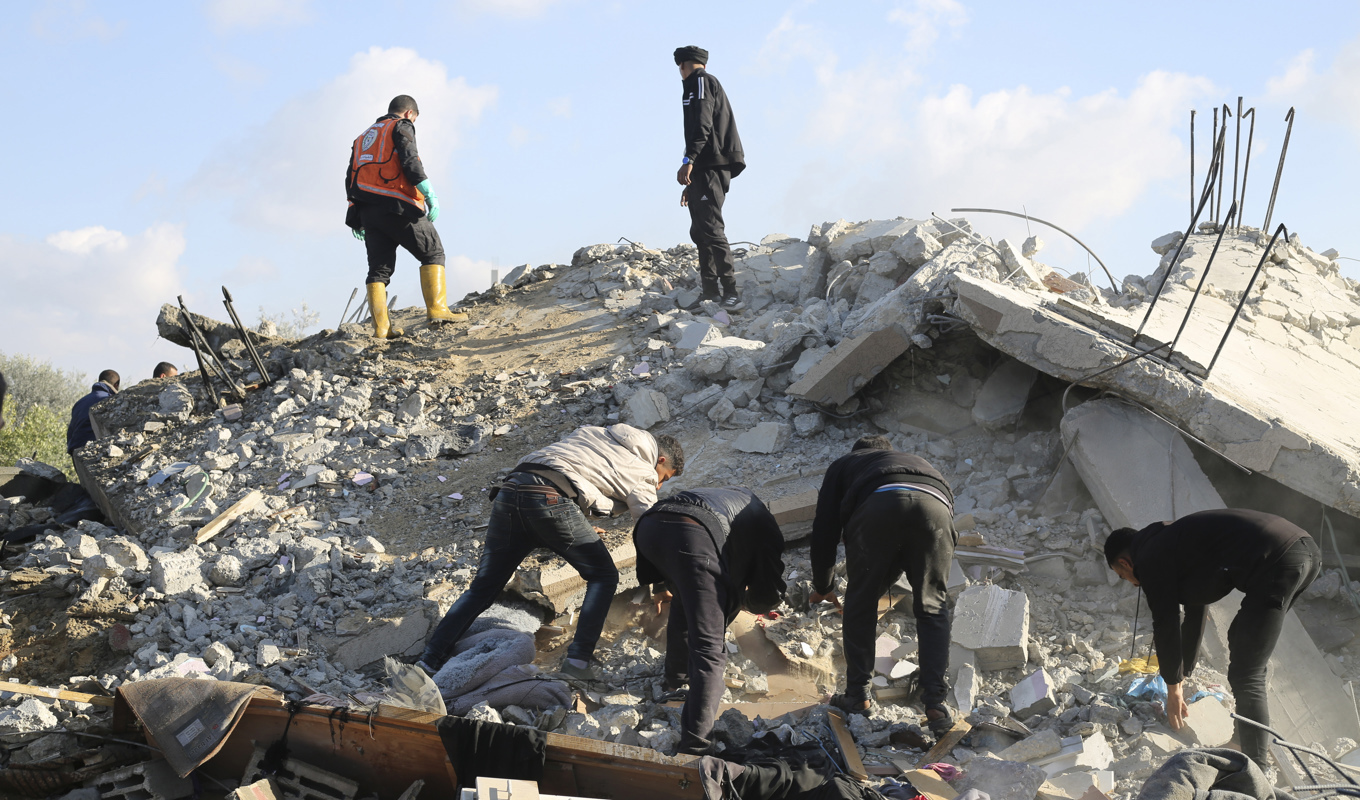 Förstörelsen efter israeliska bombningar är på sina platser stor i Rafah, den sista större staden på Gazaremsan dit över en miljon palestinier tagit sin tillflykt. Foto: Hatem Ali/AP/TT