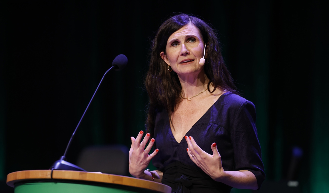 Språkröret Märta Stenevi håller tal under Miljöpartiets kongress i november. I fredags meddelade hon att hon avgår. Arkivbild. Foto: Christine Olsson / TT/TT