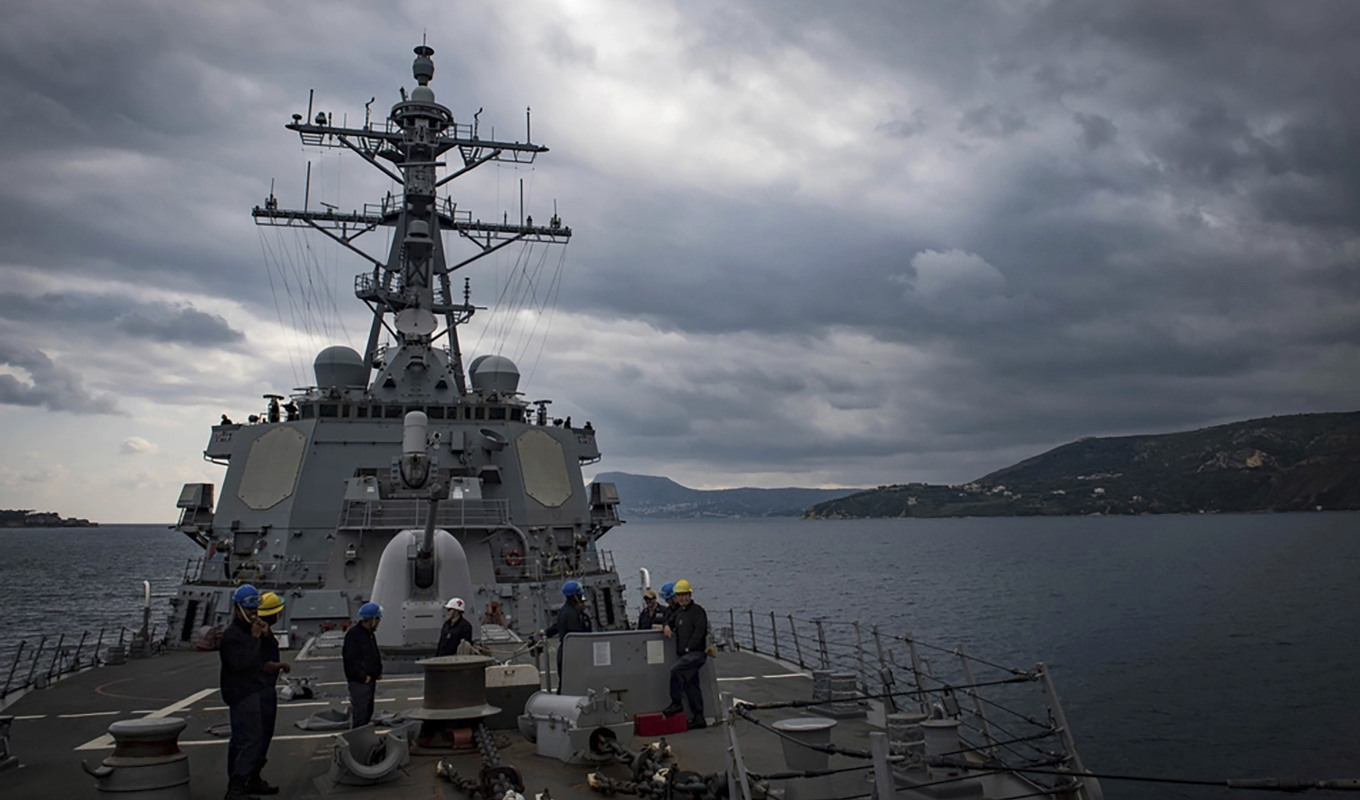 Sedan november har Huthirörelsen attackerat fartyg i Röda havet till stöd för palestinierna i Gaza. Arkivbild på ett amerikanskt fartyg som har attackerats i Röda havet. Foto: Ryan U. Kledzik/USA:s flotta via AP/TT