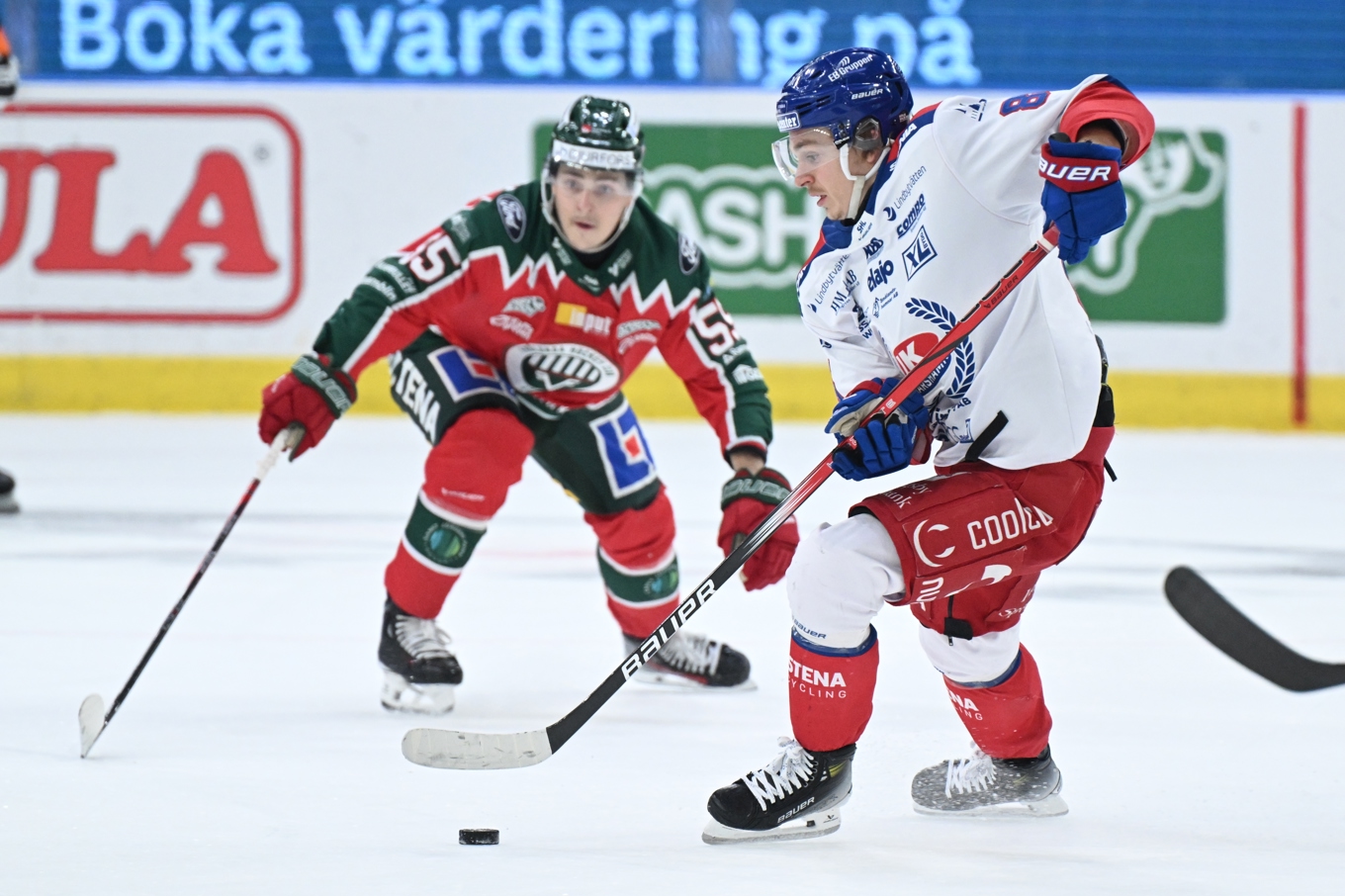 Max Lindroth, i Frölundas rödgröna dräkt, gör succé i finska TPS Åbo där han slog ligarekord i onsdags. Arkivbild. Foto: Björn Larsson Rosvall/TT