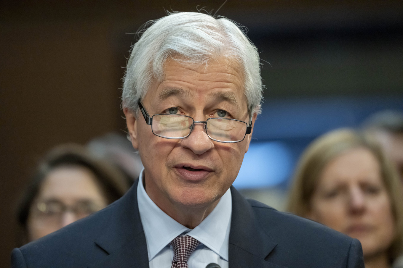 Den amerikanska storbanken JP Morgans koncernchef Jamie Dimon har sålt av en mindre del av sina aktier i banken, en affär som inbringade 150 miljoner dollar, motsvarande över 1,5 miljarder svenska kronor. Arkivbild. Foto: Alex Brandon/AP/TT