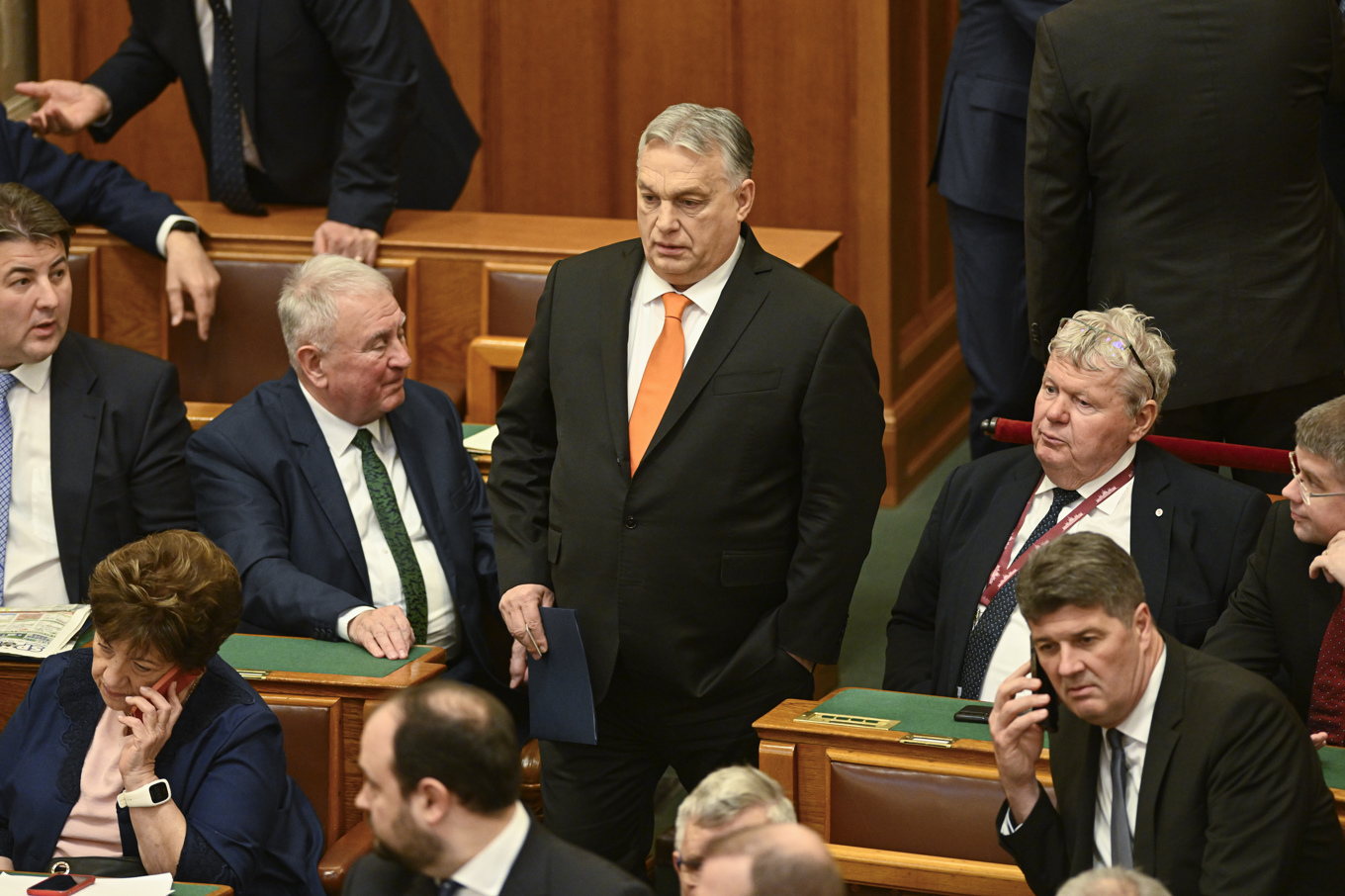 Ungerns premiärminister Viktor Orbán anländer till parlamentet för att hålla tal. Foto: Denes Erdos/AP/TT