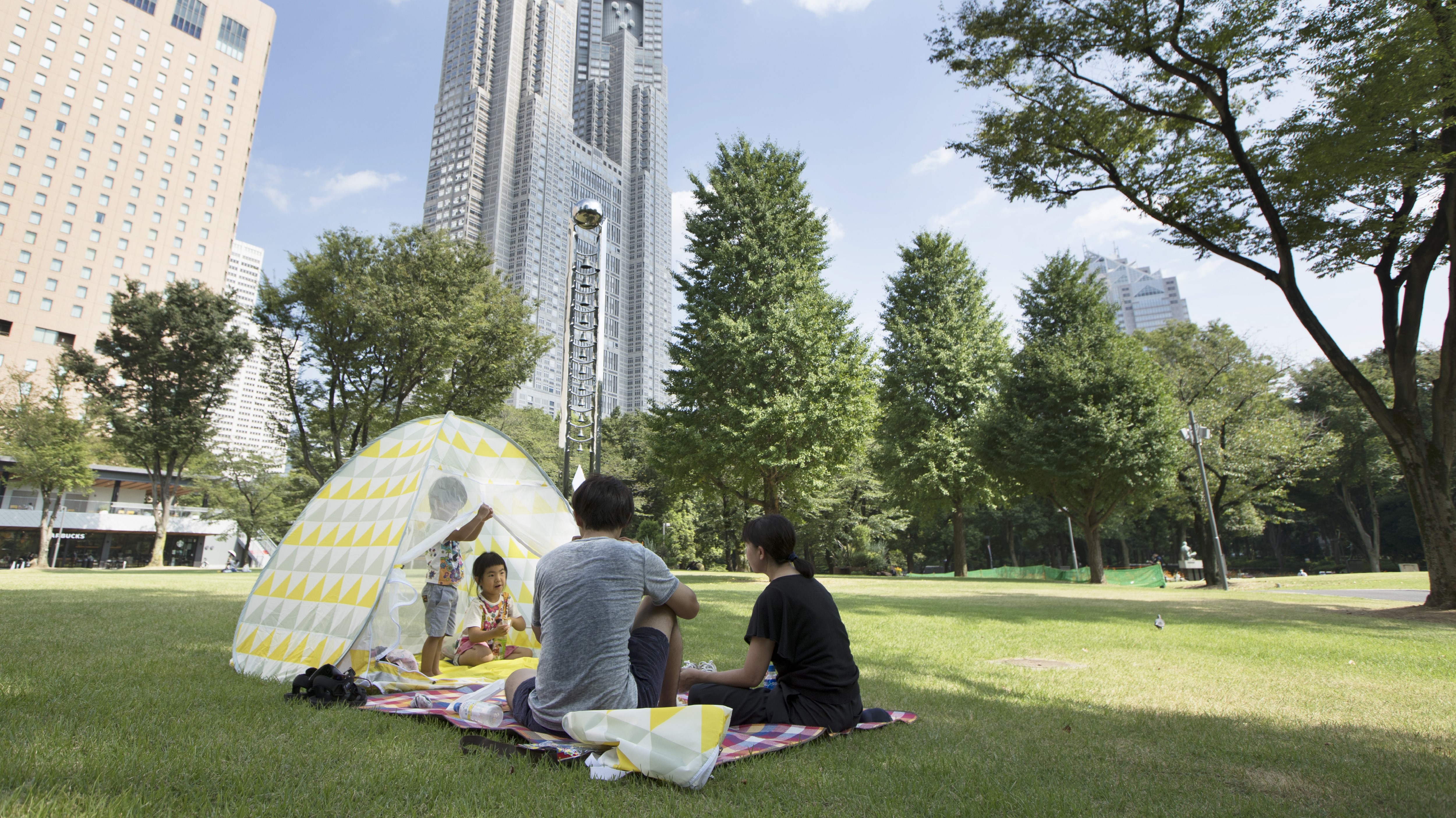 En ovanligare syn i framtiden? Allt färre barn föds i Japan. Arkivbild. Foto: Hiro Komae/AP/TT
