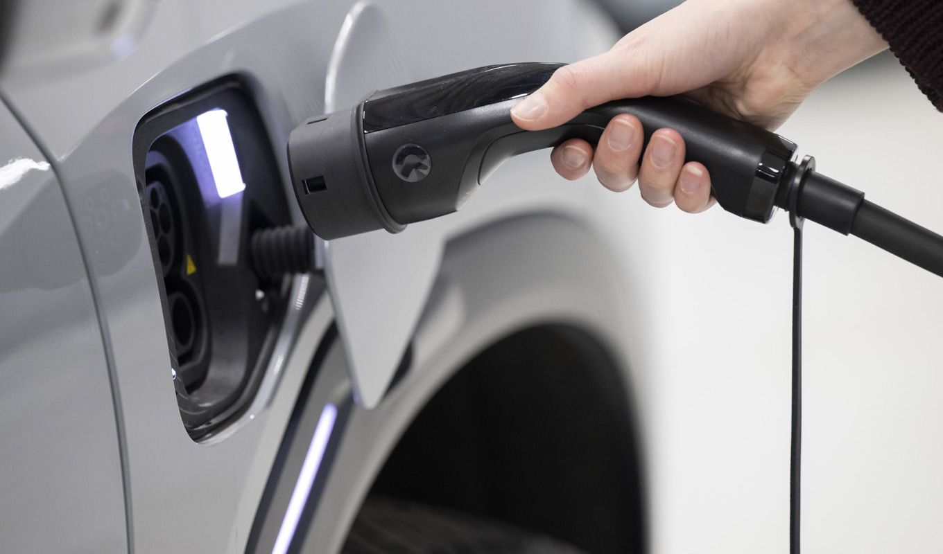 Efterfrågan på begagnade dieselbilar är just nu stort, medan intresset för elbilar faller. Arkivbild. Foto: Fredrik Sandberg/TT