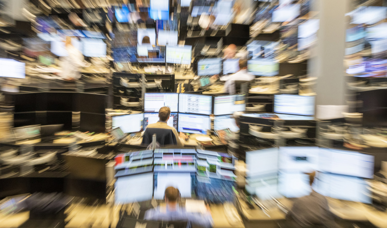 Full fart på aktiebörserna. Foto: Terje Pedersen/ NTB scanpix / TT