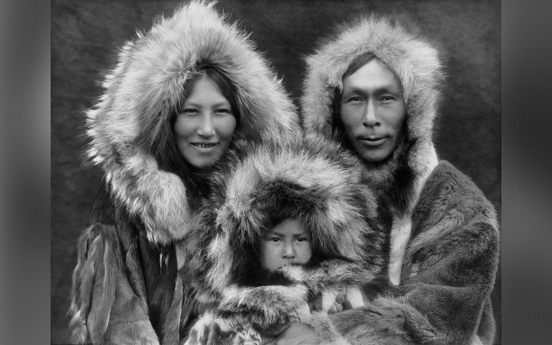Inupiat-familj från Alaska, 1929. Foto: Edward S. Curtis (1868–1952)