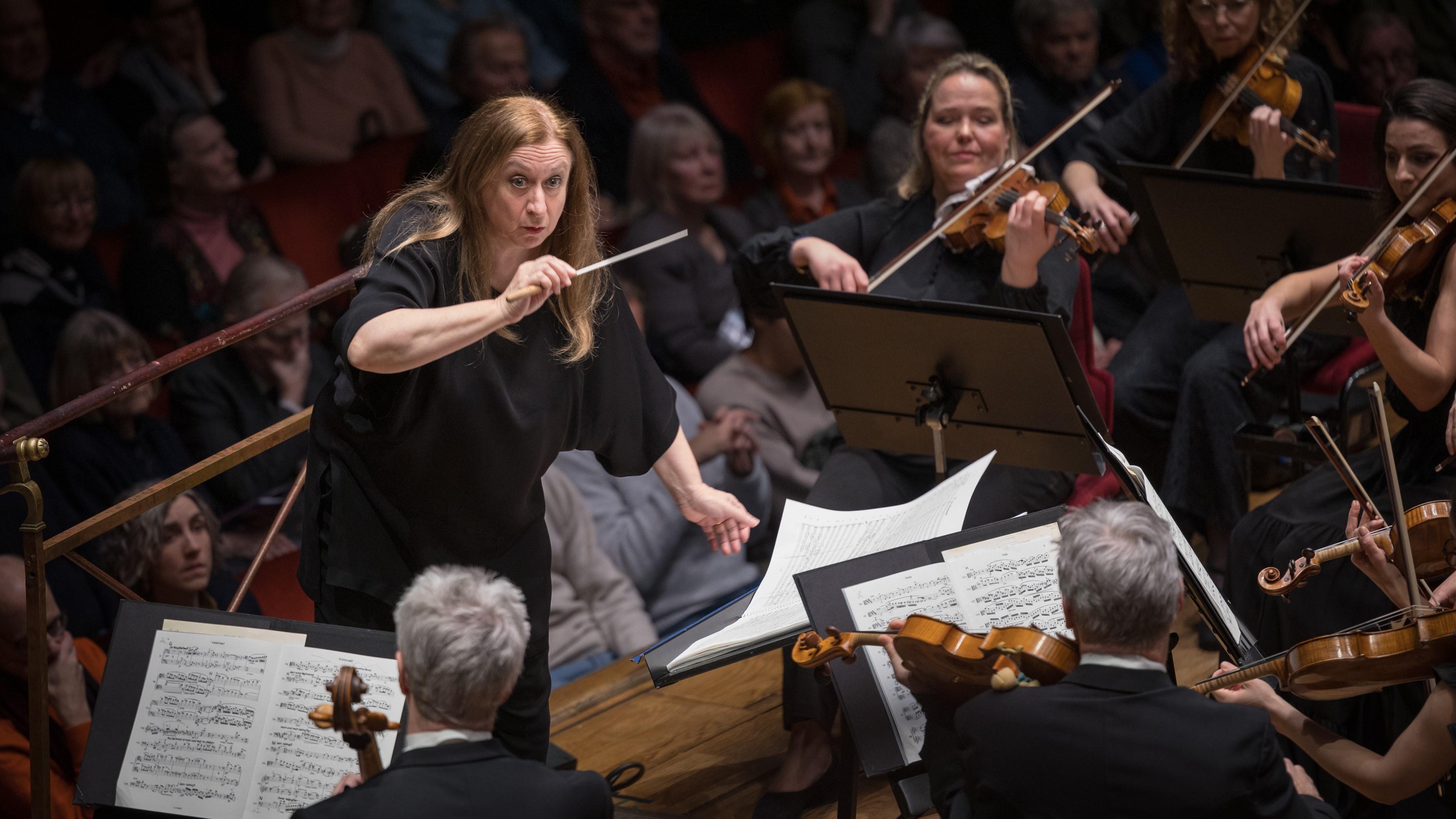 Under Simone Youngs ledning gjorde Kungliga Filharmonikerna ett ypperligt framförande av Franz Schmidts andra symfoni. Foto: Nadja Sjöström