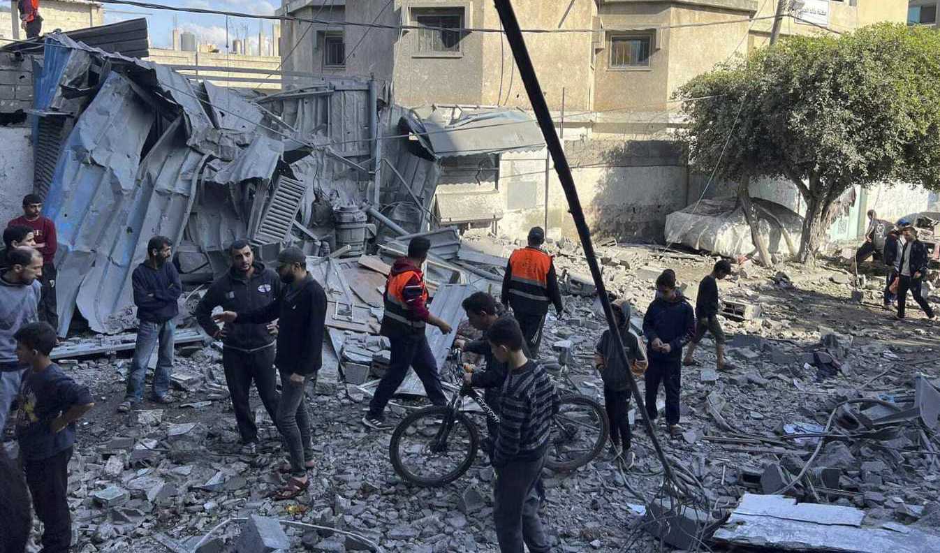 Arkivbild från flyktingförläggningen Nuseirat i mellersta Gaza. Foto: Maha Abu Kuwaik via AP/TT