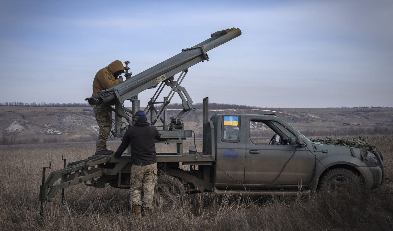 Ukrainas militär får ekonomiskt nödstöd av USA:s regering, som kringgår kongressen. Arkivbild. Foto: Efrem Lukatsky/AP/TT