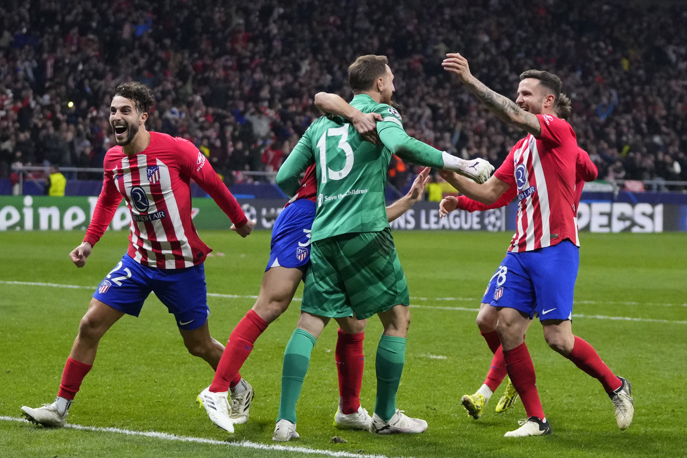 Atlético Madrids målvakt Jan Oblak tog två straffar när hans lag slog Inter på hemmaplan efter förlängning och straffläggning. Atlético är nu vidare till kvartsfinal i Champions league. Foto: Manu Fernandez/AP/TT